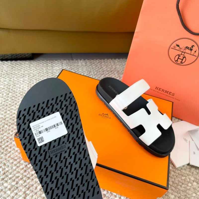 Sandália Hermès Chypre Preta/Branca