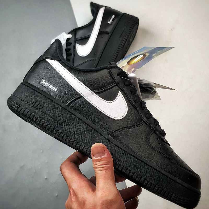 Air Force 1 Low Black x Supreme