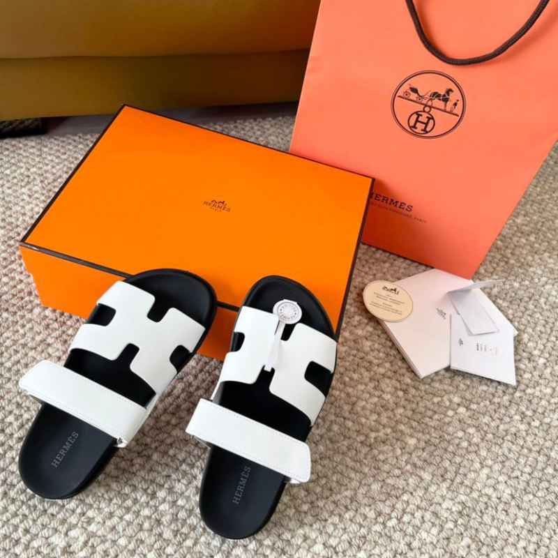 Sandália Hermès Chypre Preta/Branca