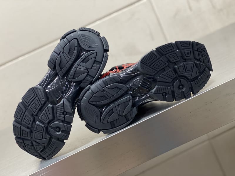 Balenciaga Runner Graffiti Sneaker in Black