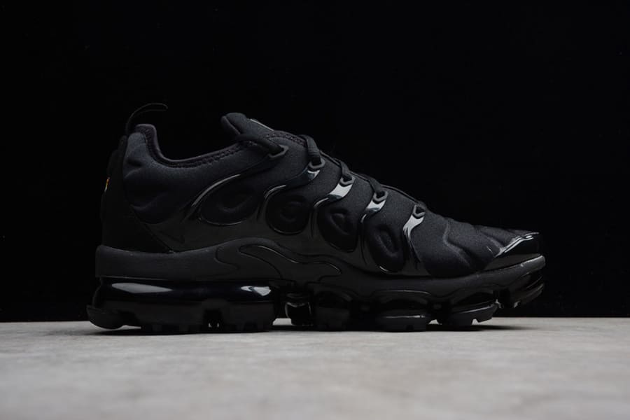 Nike Air Vapormax Plus Triple Black