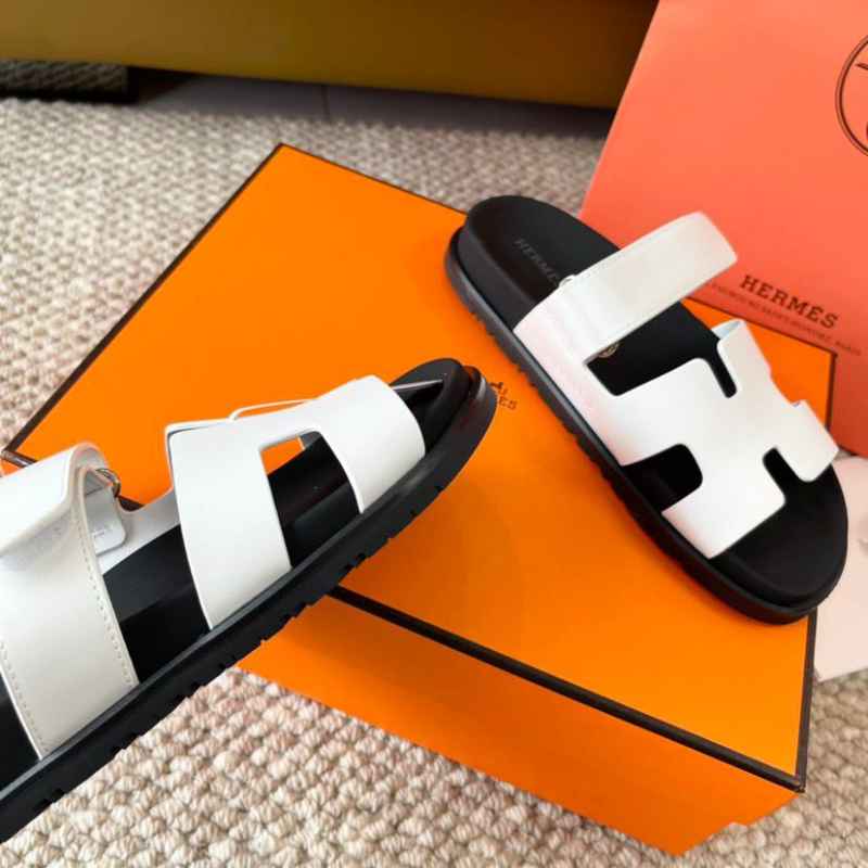 Sandália Hermès Chypre Preta/Branca