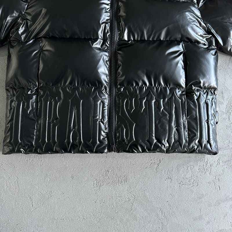 Jaqueta Trapstar Irongate Embossed Puffer Preta