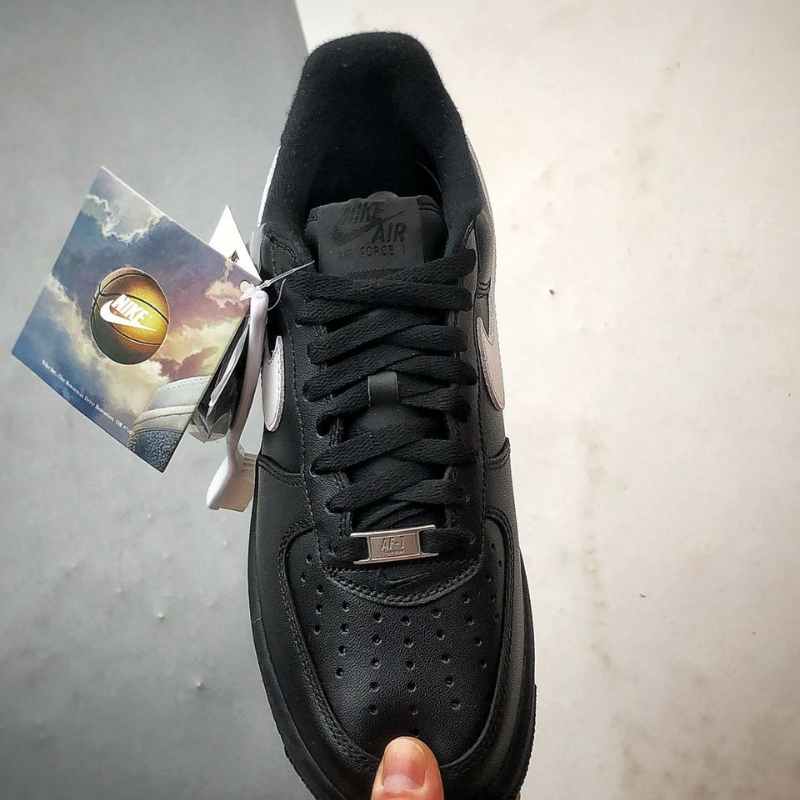 Air Force 1 Low Black x Supreme