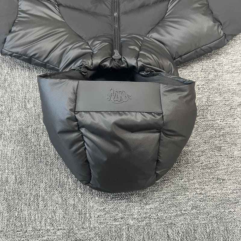 Jaqueta Puffer Synaworld Logo Wave Preta