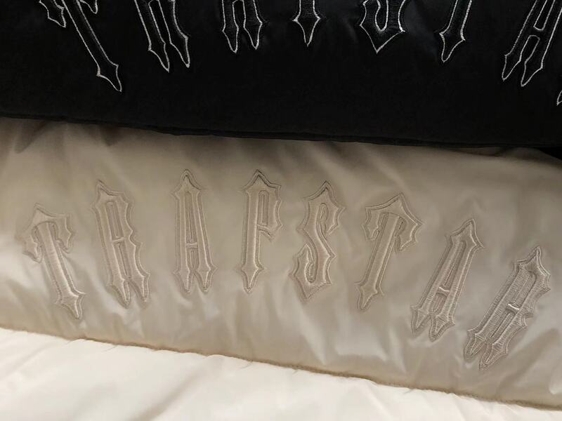 Pronta Entrega - Jaqueta Puffer Trapstar Irongate Hooded Cream