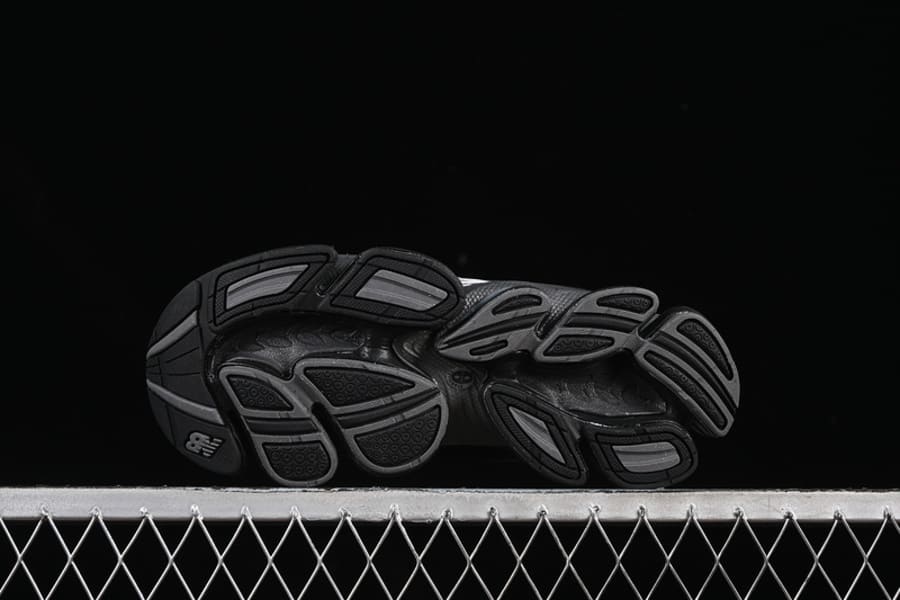 New Balance 2000 Black Grey